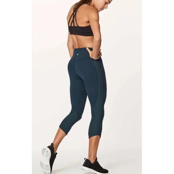 Lululemon Leggings Women’s 6 Ready Set Go Crop in Submarine - Picture 2 of 9